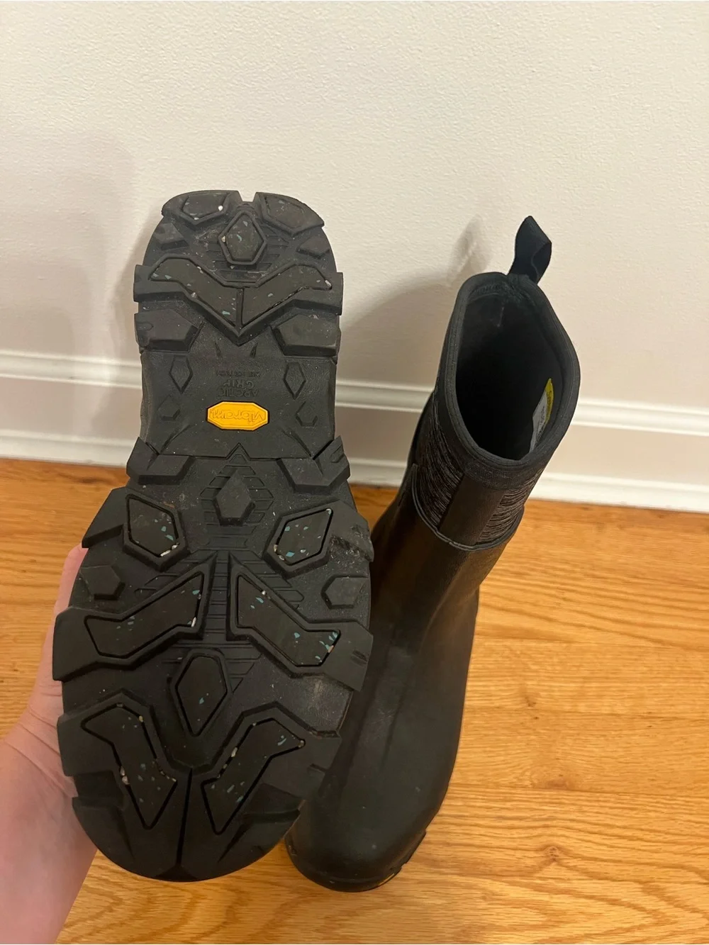 MUCK WOMEN'S ARCTIC ICE MID BOOTS+ VIBRAM ARCTIC GRIP A.T.